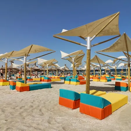 Seavibes C4 - Pool & Spa Beach