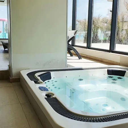Seavibes C4 - Pool & Spa Beach